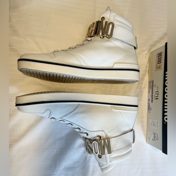 Moschino Men’s luxury sneaker Size 46 - Lightly used with signs of wear. - Picture 6 of 8